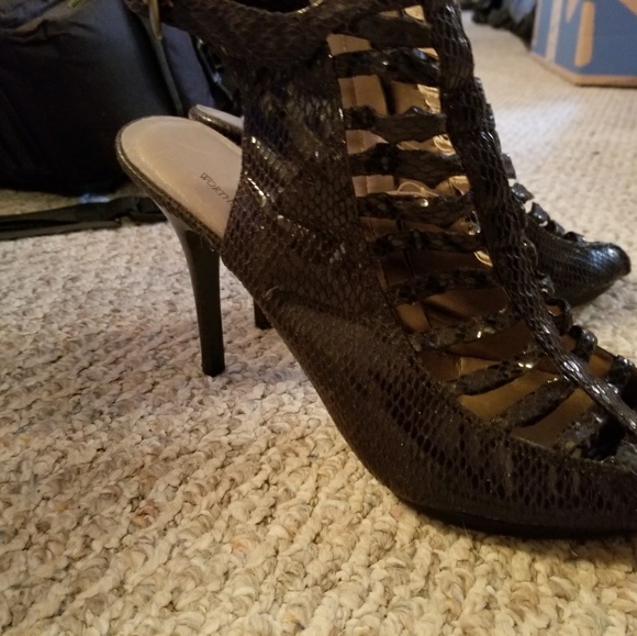 Heels - Picture 2 of 3